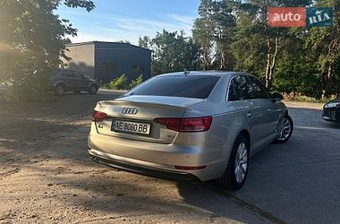 Седан Audi A4 2015 в Кам'янському
