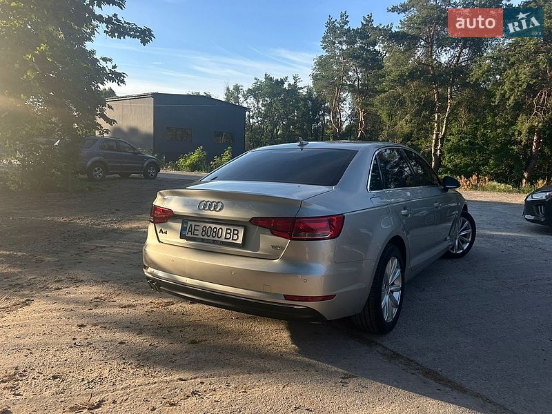 Седан Audi A4 2015 в Кам'янському