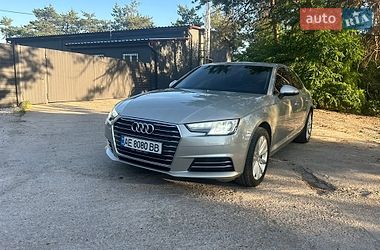 Седан Audi A4 2015 в Кам'янському