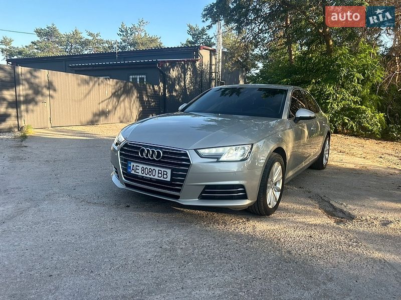 Седан Audi A4 2015 в Кам'янському