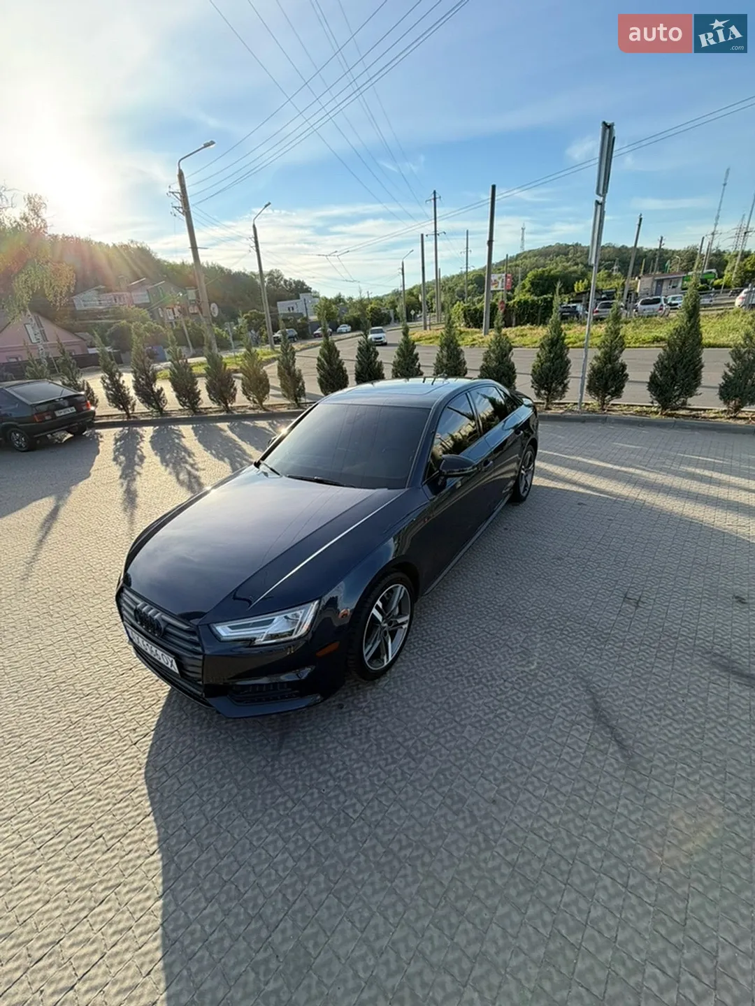 Audi A4 2018 VIN WAUENAF48JN015659 фото оголошення 4 з 24