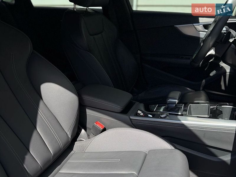 Седан Audi A4 2023 в Полтаве