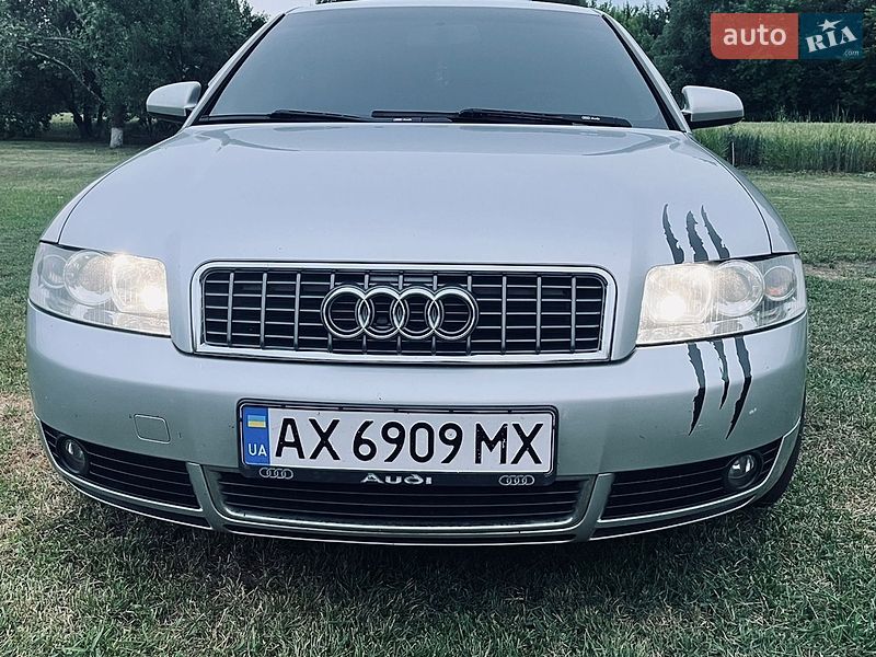 Седан Audi A4 2004 в Липовой Долине