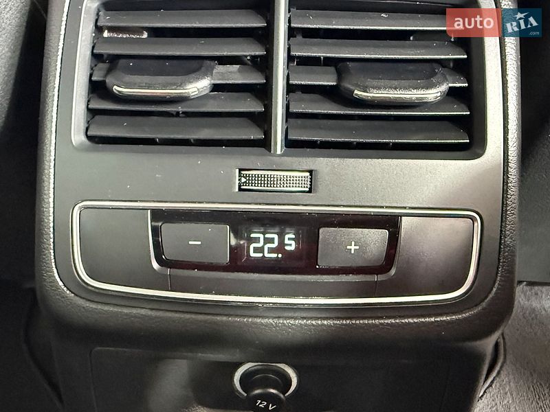 Седан Audi A4 2016 в Львові