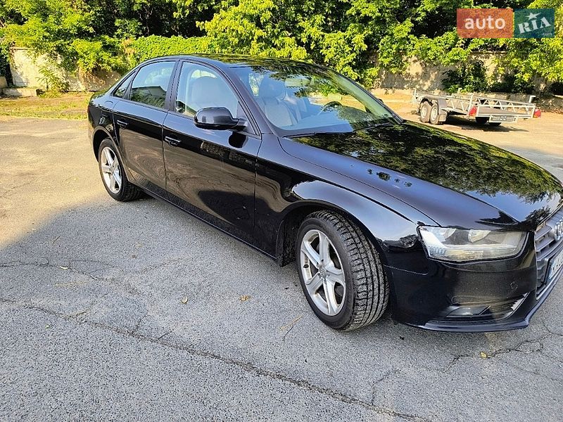 Седан Audi A4 2013 в Києві