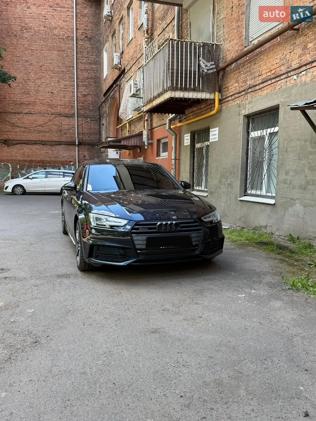 Audi A4 2018 VIN WAUENAF48JN015659 фото оголошення 20 з 24