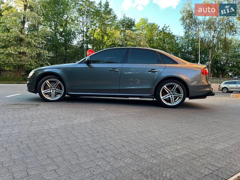 Седан Audi A4 2014 в Львове