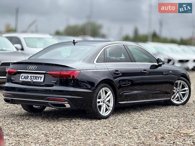 Седан Audi A4 2022 в Стрию