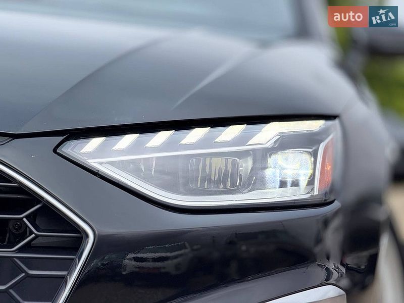 Седан Audi A4 2022 в Стрию