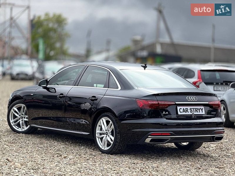 Седан Audi A4 2022 в Стрию