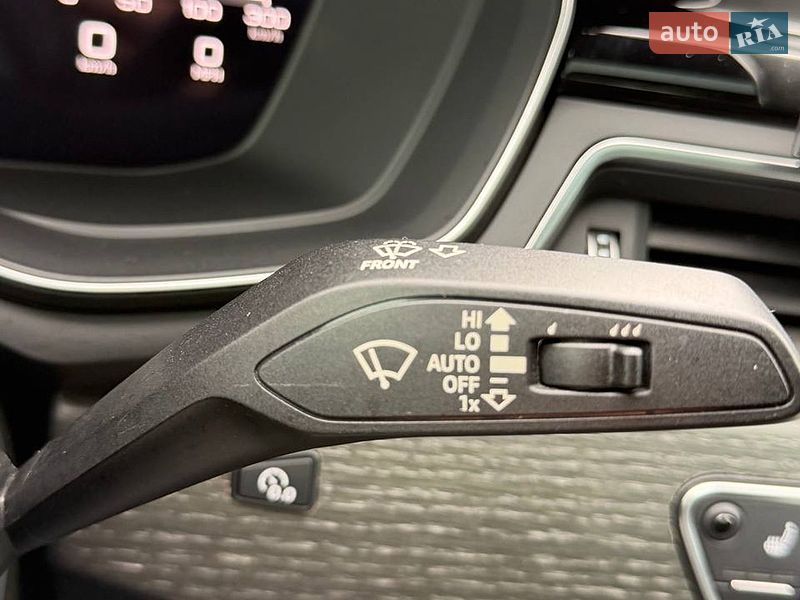Седан Audi A4 2022 в Стрию