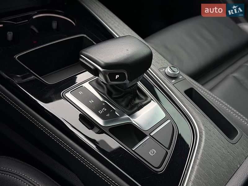 Седан Audi A4 2022 в Стрию