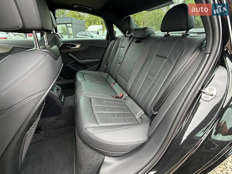 Седан Audi A4 2022 в Стрию
