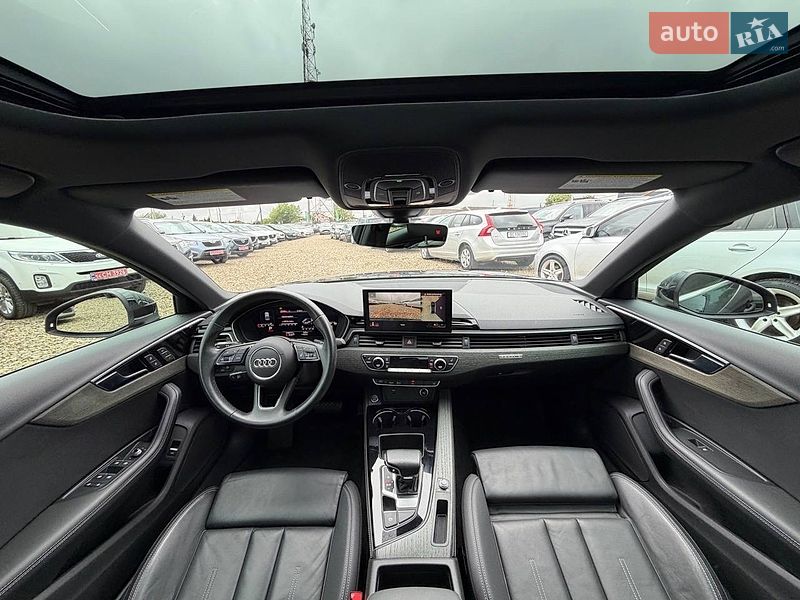 Седан Audi A4 2022 в Стрию