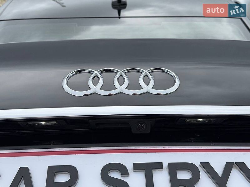 Седан Audi A4 2022 в Стрию