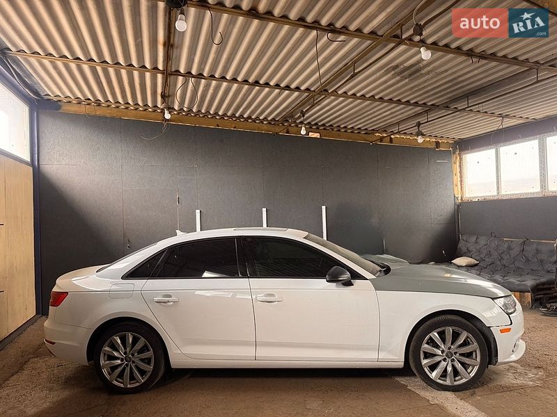 Седан Audi A4 2017 в Рівному