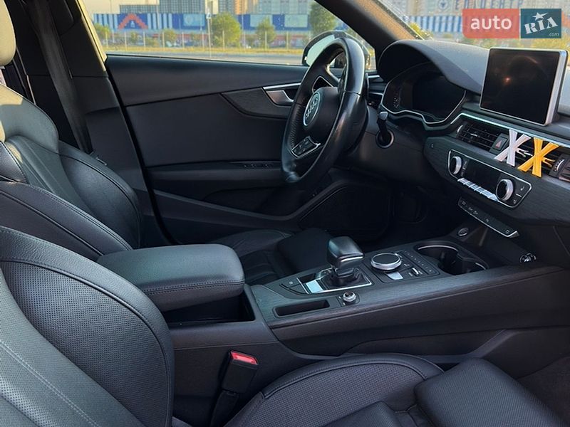 Седан Audi A4 2017 в Киеве