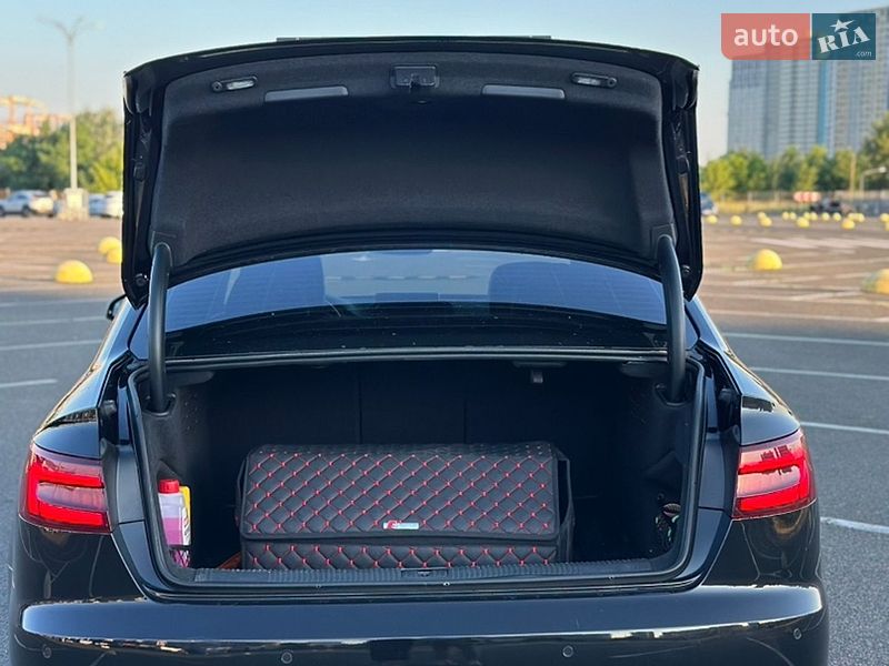 Седан Audi A4 2017 в Киеве