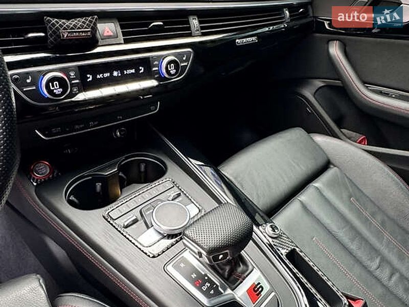 Седан Audi A4 2018 в Вінниці