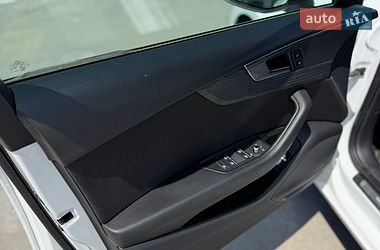 Седан Audi A4 2016 в Киеве