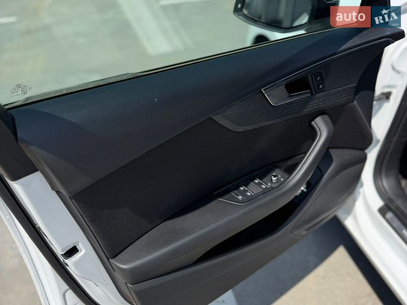 Седан Audi A4 2016 в Киеве