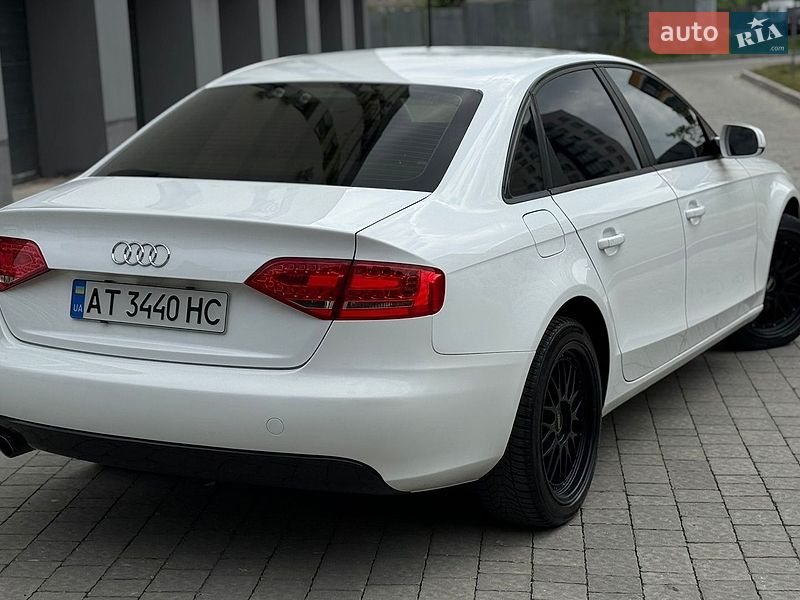 Седан Audi A4 2010 в Ивано-Франковске