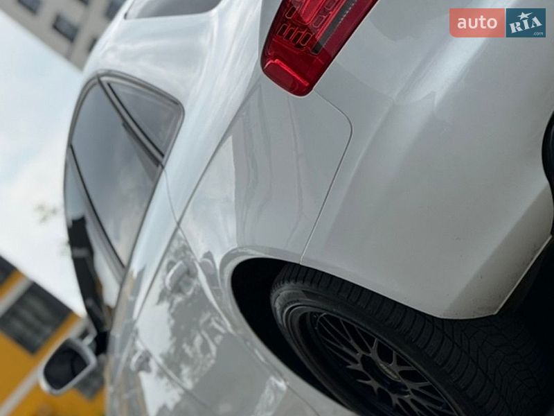 Седан Audi A4 2010 в Ивано-Франковске