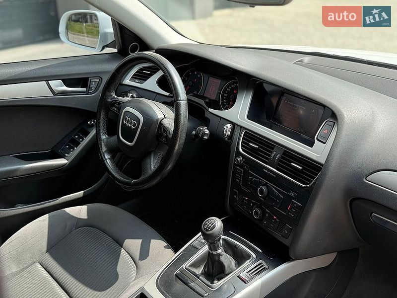 Седан Audi A4 2010 в Ивано-Франковске