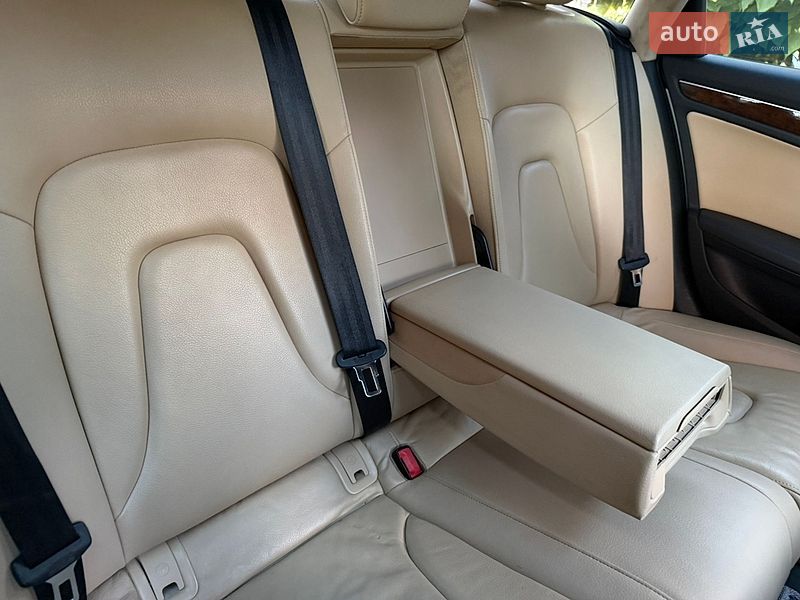 Седан Audi A4 2013 в Дніпрі