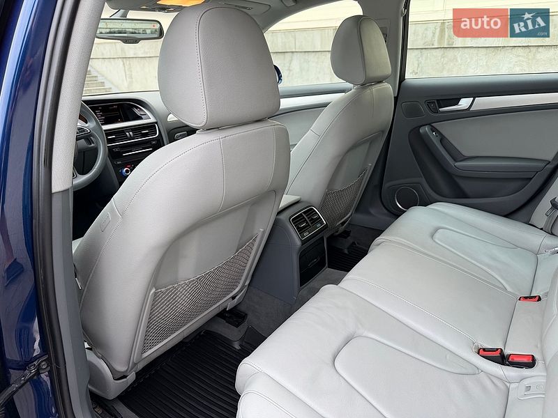 Седан Audi A4 2014 в Львове