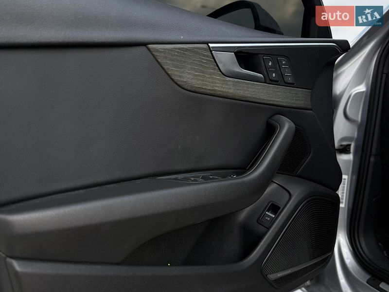 Седан Audi A4 2018 в Хмельницком