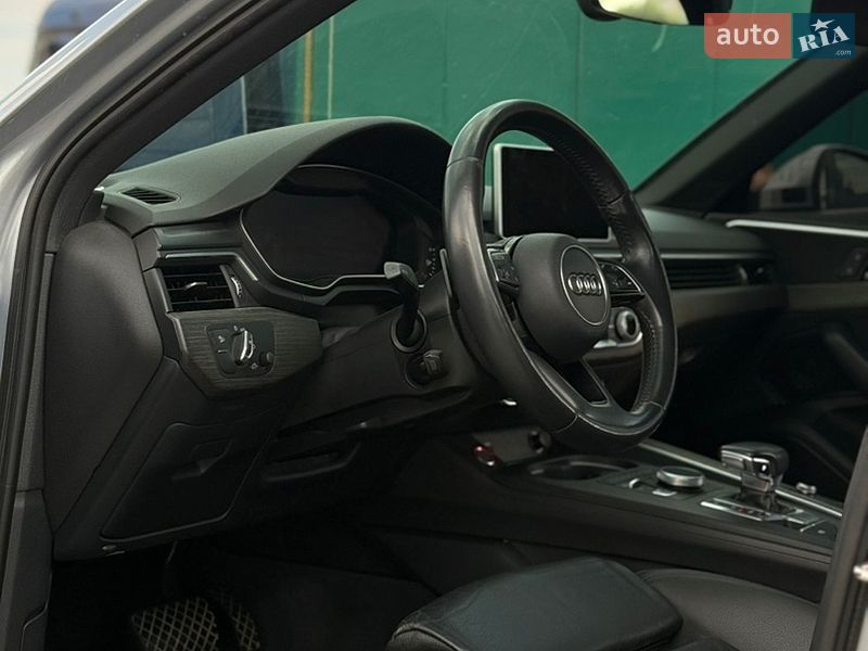 Седан Audi A4 2018 в Хмельницком