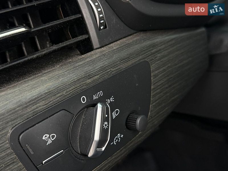 Седан Audi A4 2018 в Хмельницком