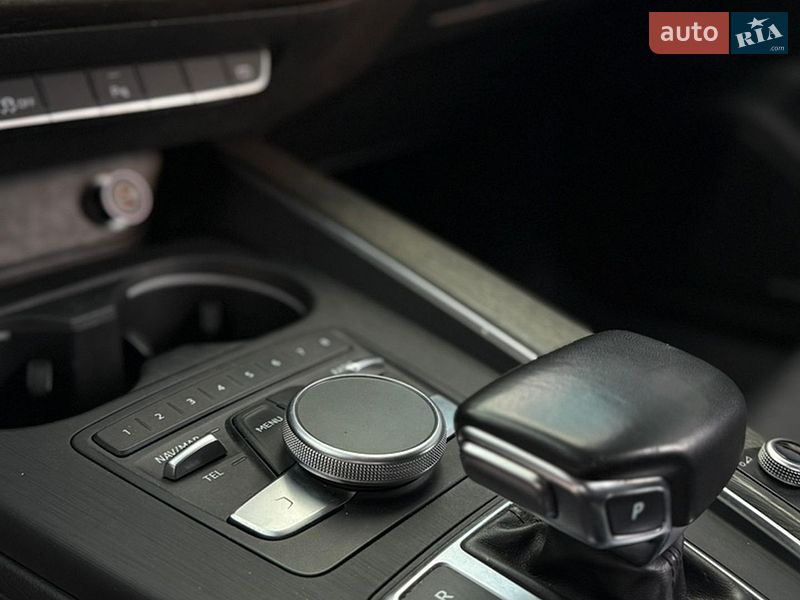 Седан Audi A4 2018 в Хмельницком