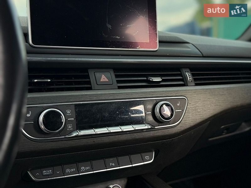 Седан Audi A4 2018 в Хмельницком