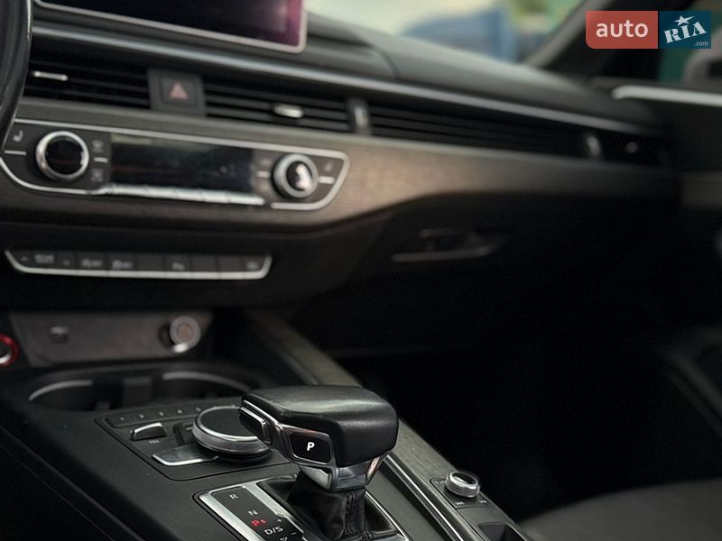 Седан Audi A4 2018 в Хмельницком