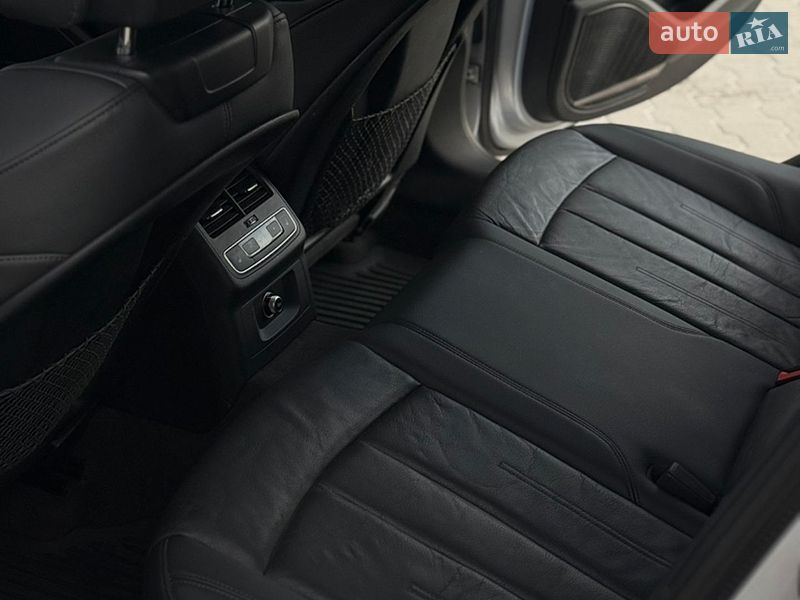 Седан Audi A4 2018 в Хмельницком