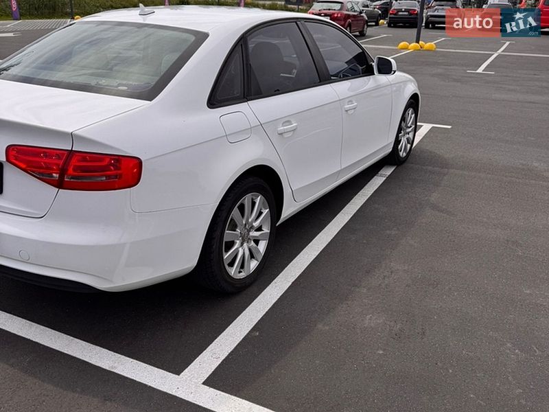 Седан Audi A4 2014 в Буче