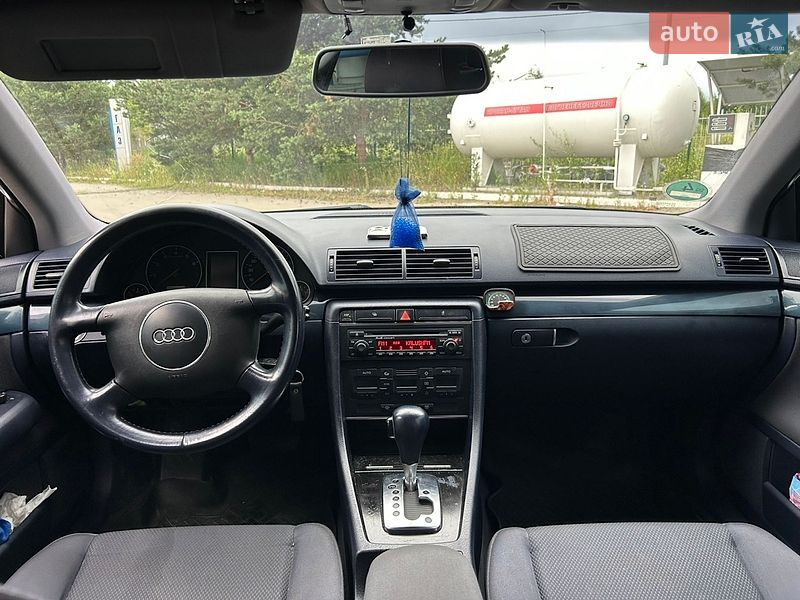 Седан Audi A4 2004 в Долине