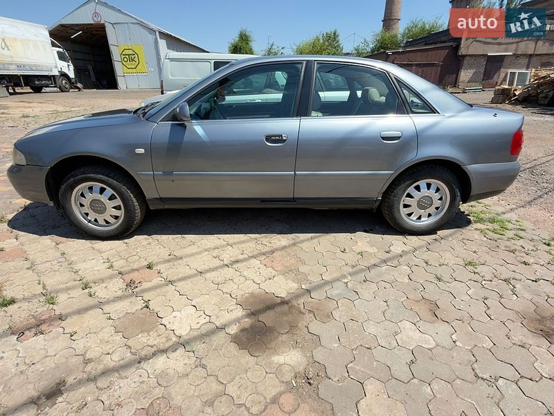 Седан Audi A4 2000 в Кривом Роге