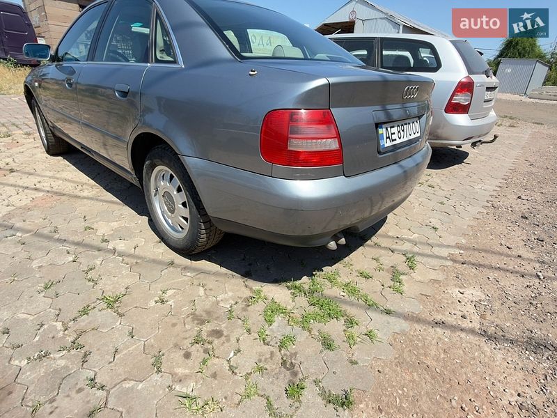 Седан Audi A4 2000 в Кривом Роге
