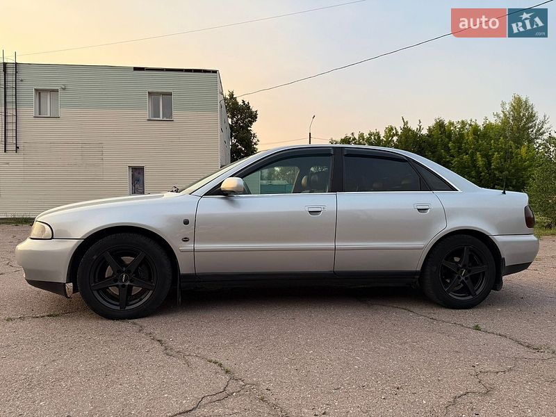 Седан Audi A4 1997 в Чернигове