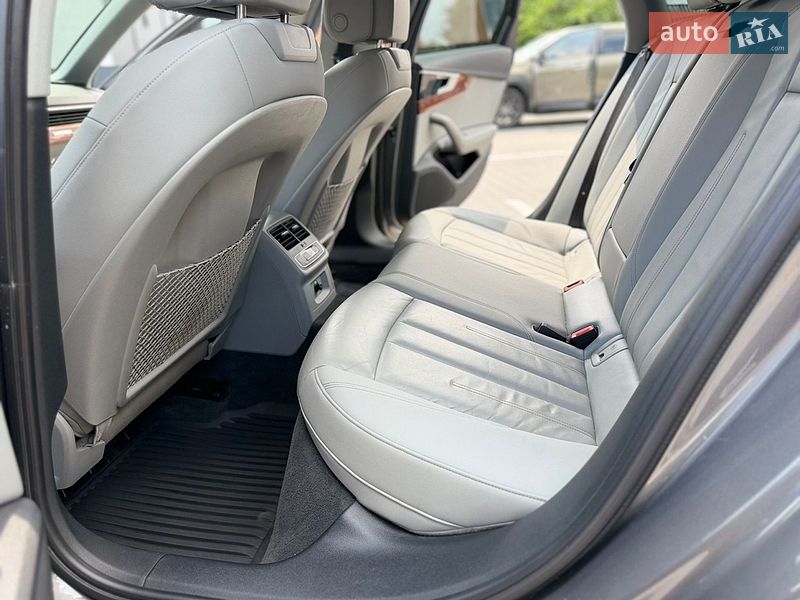 Седан Audi A4 2020 в Виннице