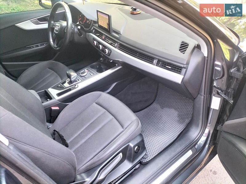 Седан Audi A4 2018 в Александрие