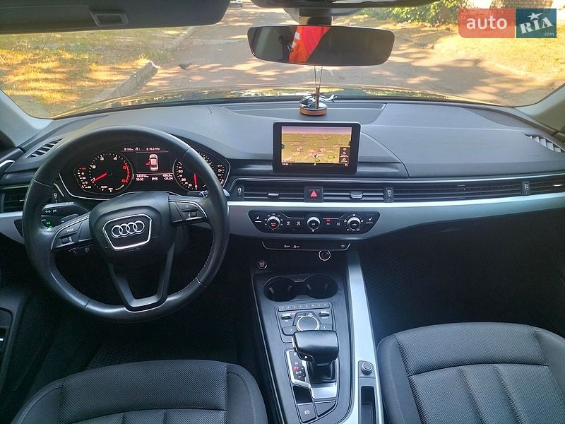 Седан Audi A4 2018 в Александрие
