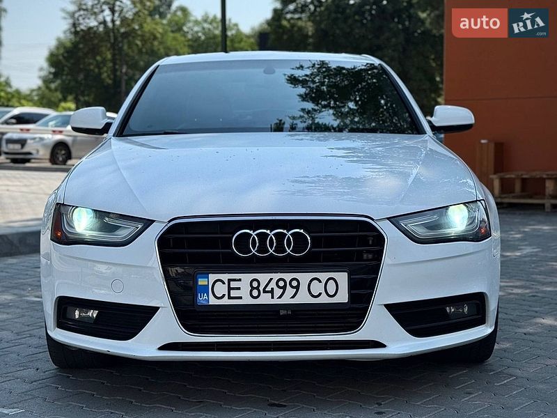 Седан Audi A4 2012 в Чернівцях