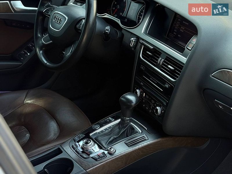 Седан Audi A4 2012 в Чернівцях