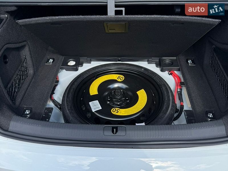 Седан Audi A4 2020 в Солонке