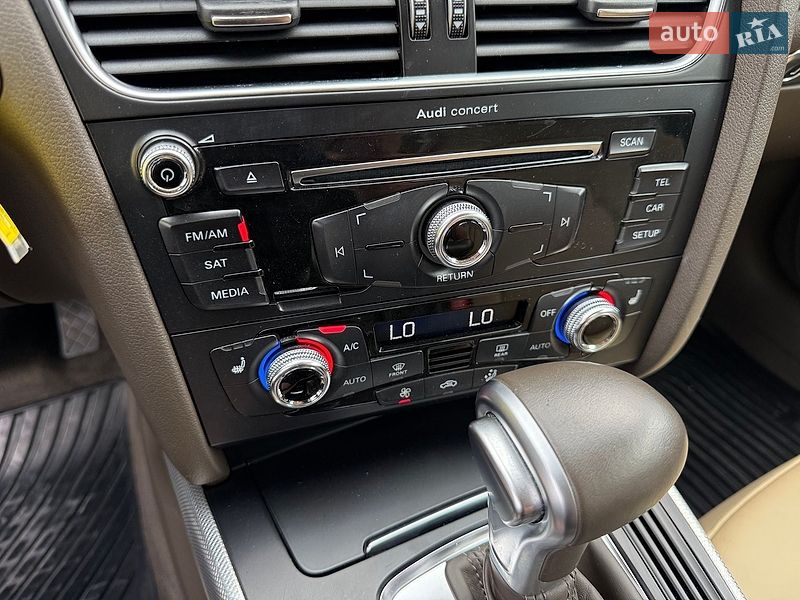 Седан Audi A4 2015 в Львове