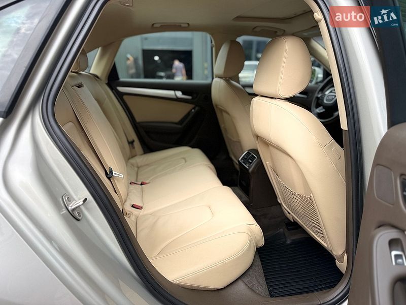 Седан Audi A4 2015 в Львове